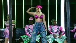 Nicki Minaj Goes Off On Member Of Her Team During Seattle Tour Stop